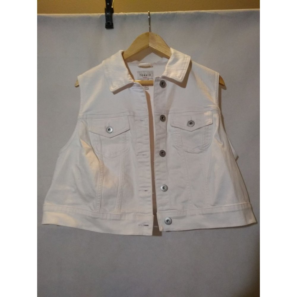Torrid Women's White Sleeveless Cotton Blend Button-Down Crop Top Size 2